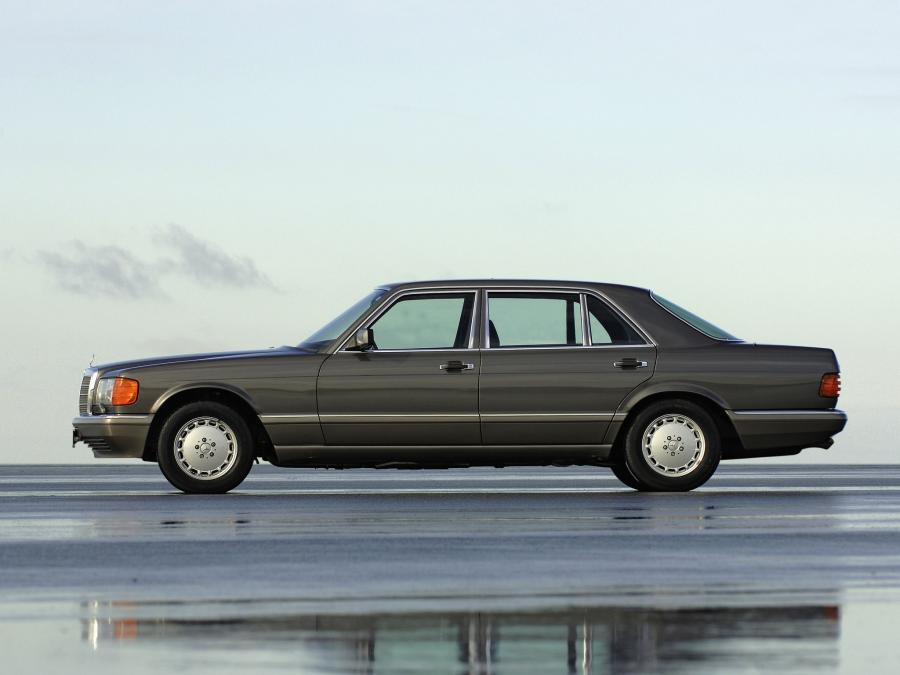  Mercedes-Benz 560 SEL 1985 года  (фото 10 из 14)